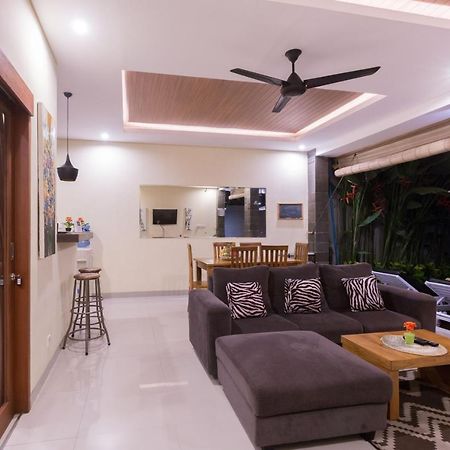 Villa Hitam Putih Legian Bali Seminyak Exterior foto