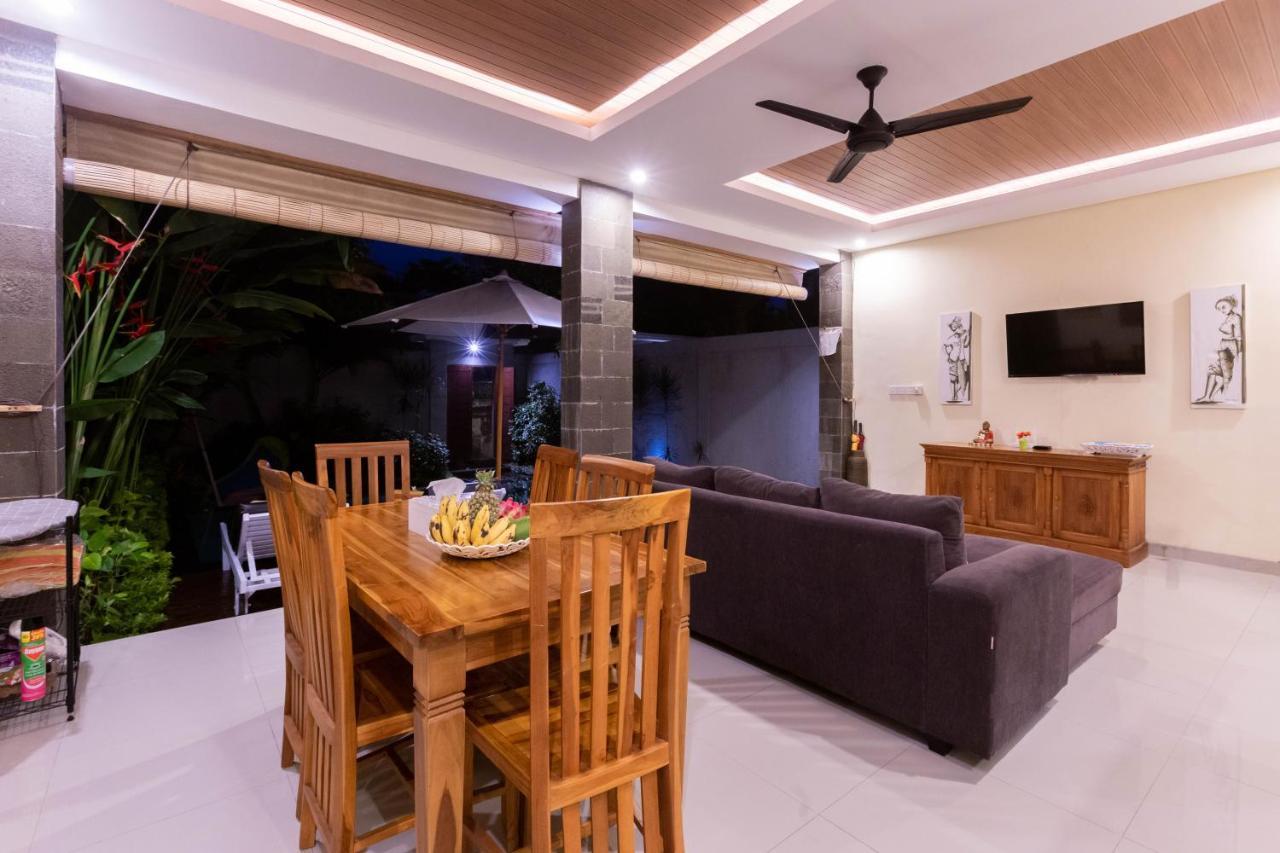 Villa Hitam Putih Legian Bali Seminyak Exterior foto